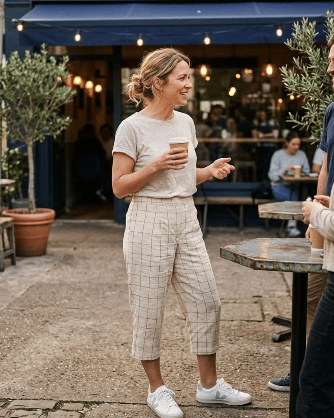 Three quarter length pant. Off white colour.